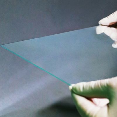 Vidrio crudo de silicato de aluminio mediano ultraclaro para protector de pantalla anti-reflejo