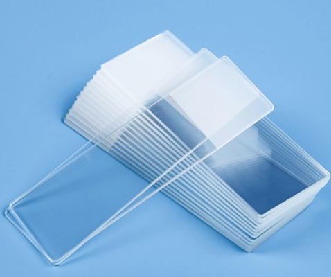 Buen precio Substrato de vidrio flotante de aluminio-silicato ultrablanco para diapositivas de microscopio 1,0 mm-1,2 mm espesor DOL ≥ 500Mpa en línea
